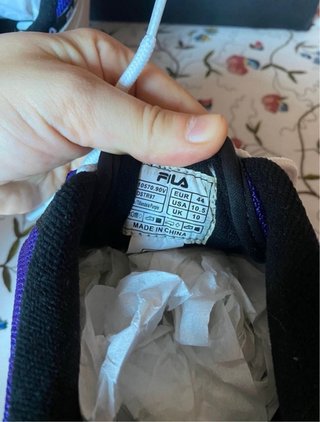 Zapatillas Fila Moradas y Blancas