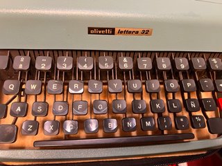 Máquina de escribir Olivetti Lettera 32