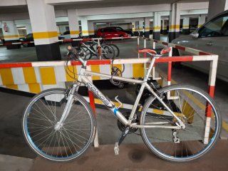 Bicicleta de paseo CONOR plateada