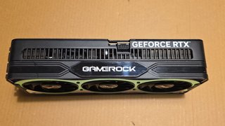 Palit RTX 5090 sin CPU ni Memoria