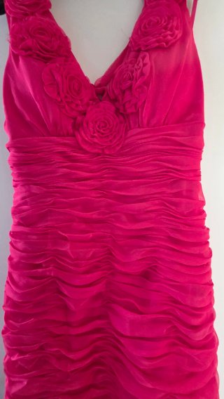 Vestido de fiesta rosa con flores