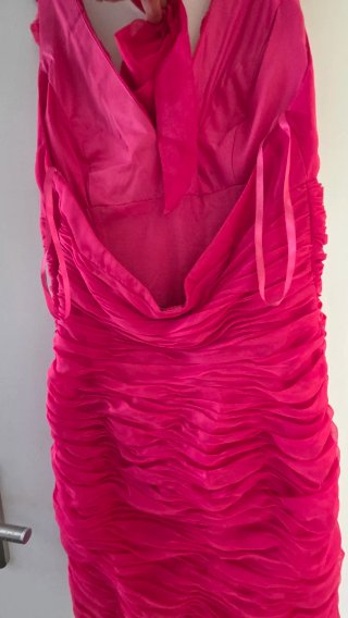 Vestido de fiesta rosa con flores