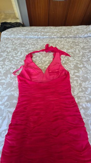 Vestido de fiesta rosa con flores