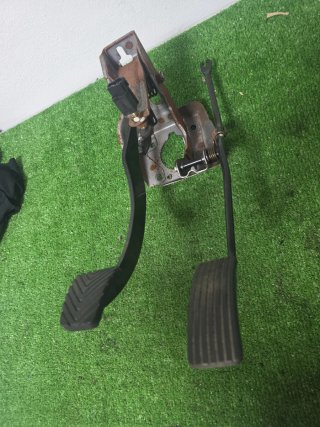 Pedalera Freno y Embrague Mitsubishi Colt
