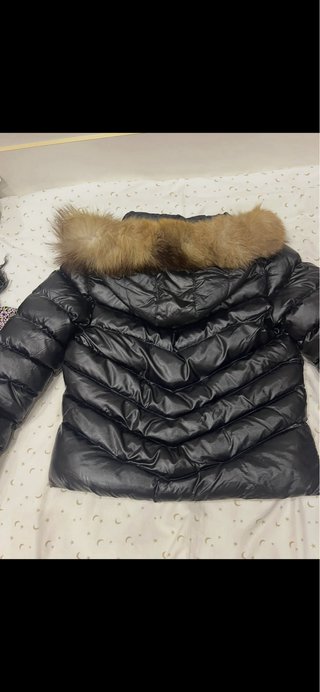Cazadora Moncler Negra con Capucha de Pelo