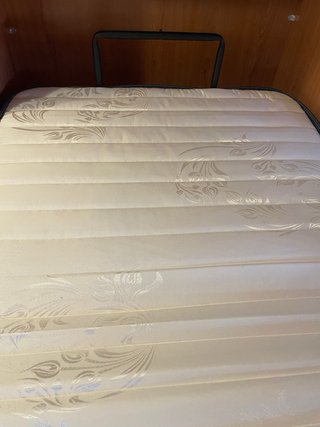 Cama plegable de madera nueva