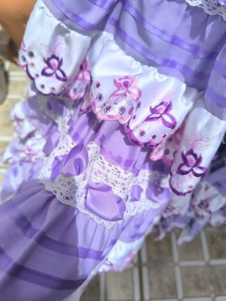 Abito flamenco lilla e bianco con volant