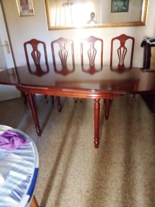 Mesa de comedor cerrada 1'47 abierta 2'15 ancho 88
