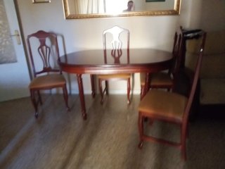 Mesa de comedor cerrada 1'47 abierta 2'15 ancho 88
