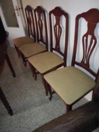 Mesa de comedor cerrada 1'47 abierta 2'15 ancho 88