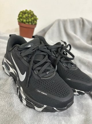 Zapatillas Nike ZoomX Negras y Plateadas
