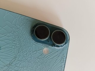 iPhone 16 Azul - Pantalla Rota