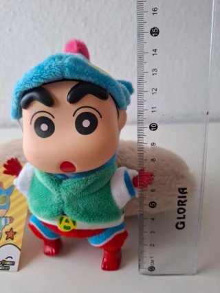 Peluche de Shin-Chan con disfraz de UltraHeroe
