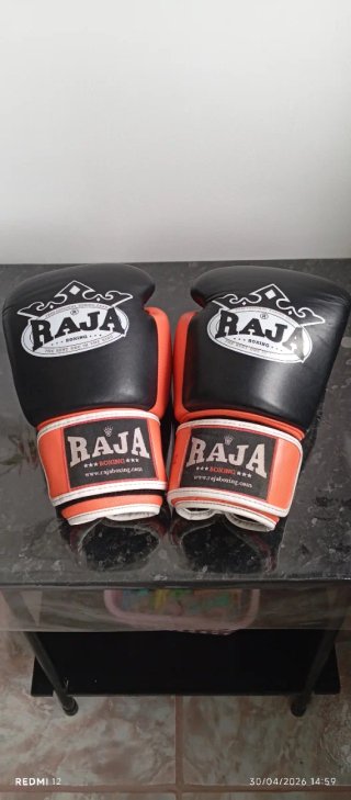 Guantes de Boxeo RAJA Negros y Naranjas
