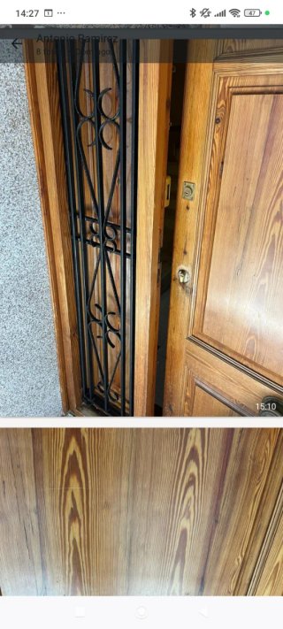 Puerta de calle mobila vieja