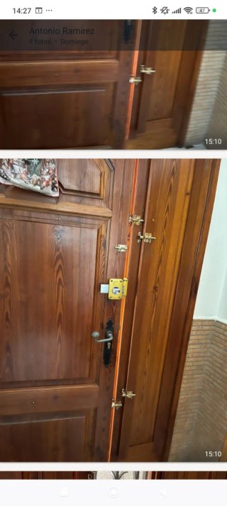 Puerta de calle mobila vieja
