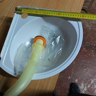 Lavabo de plástico y desagüe