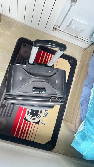 Maleta mediana de viaje un solo uso