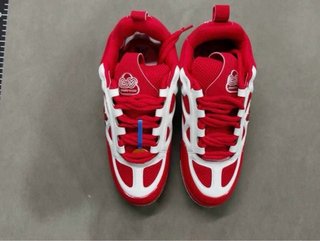 Scarpe Louis Vuitton rosse e bianche