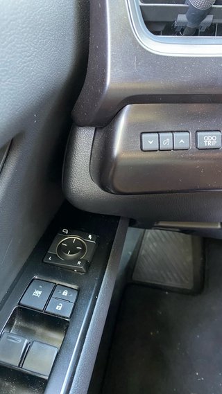 Lexus UX 2024
