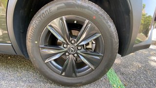 Lexus UX 2024