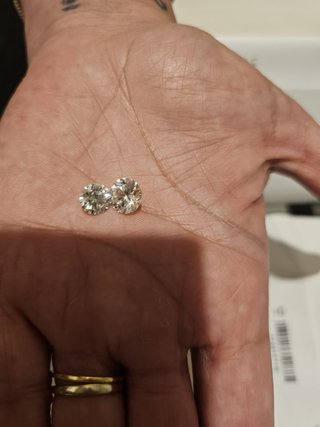Anillos y diamantes de laboratorio certificados