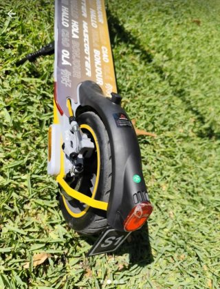 Patinete Eléctrico Gris y Amarillo