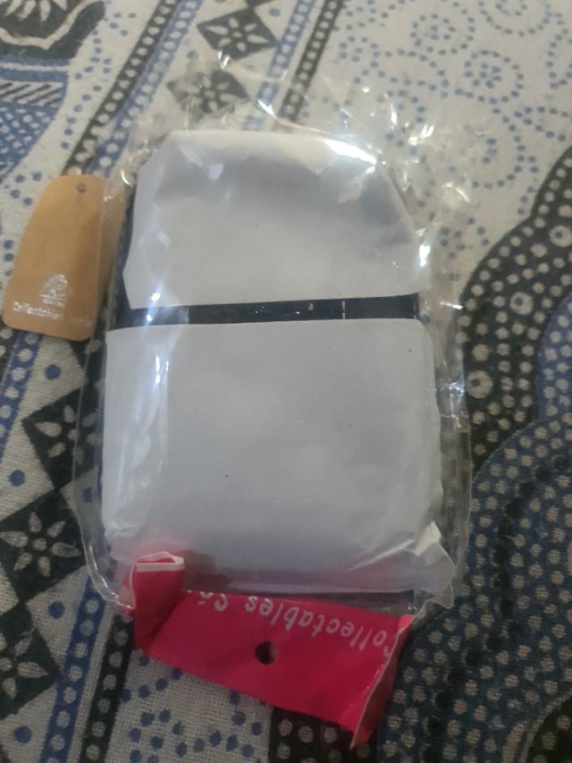 Monedero negro y blanco