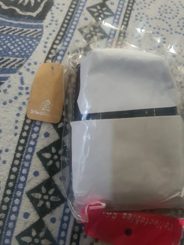 Monedero negro y blanco