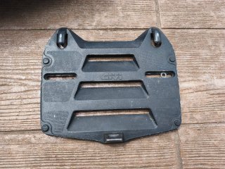 Baul Givi 46L + Parrilla