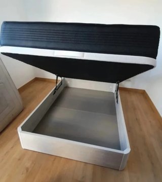 Letto a scomparsa con materasso e base imbottita
