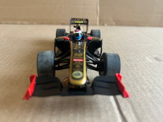 Scalextric F1 Lotus Renault R30 GP n10