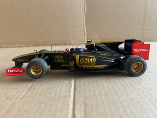 Scalextric F1 Lotus Renault R30 GP n10