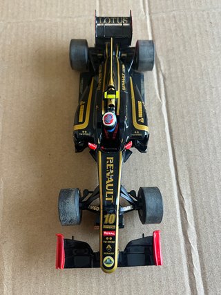 Scalextric F1 Lotus Renault R30 GP n10