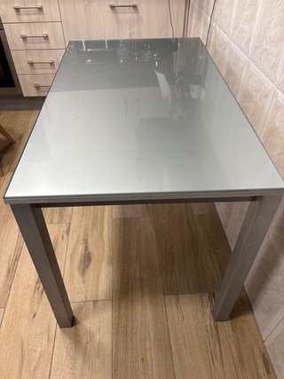 Mesa de cocina cristal y metal gris