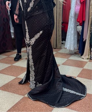 Vestido Corsé y Falda Cola Negro