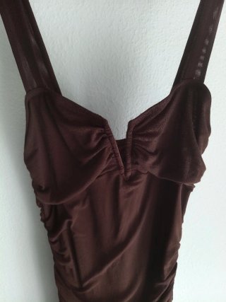 Vestido marrón fruncido con volantes Talla M