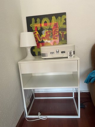 Mesita ikea VIKHAMMER