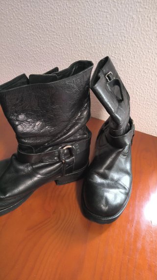 Botas de piel negras