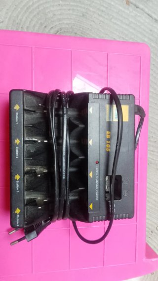 Caricatore per batterie EB 105