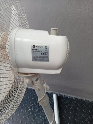 Ventilador de pie blanco