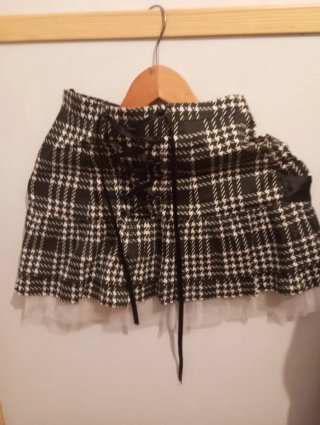 Falda corta negra con brillos