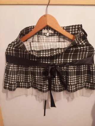 Falda corta negra con brillos
