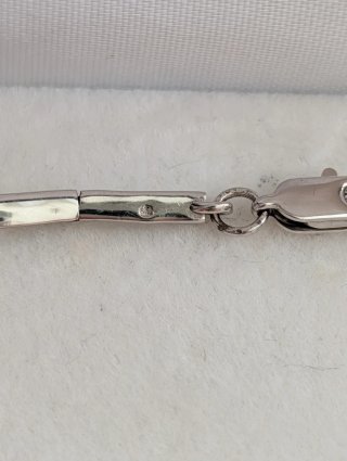 Elegante gargantilla de plata con circonitas