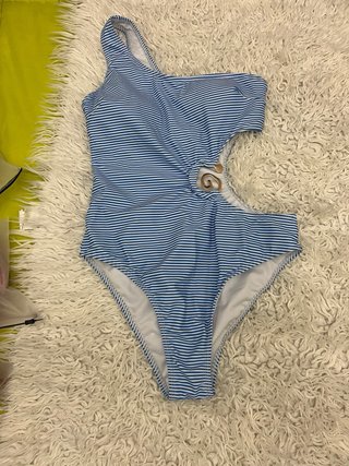 Bikini azul con ribete blanco preguntar precio