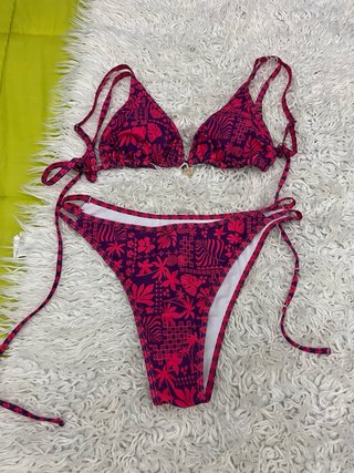 Bikini azul con ribete blanco preguntar precio
