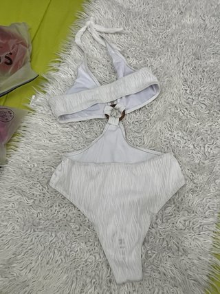 Bikini azul con ribete blanco preguntar precio