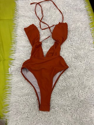 Bikini azul con ribete blanco preguntar precio