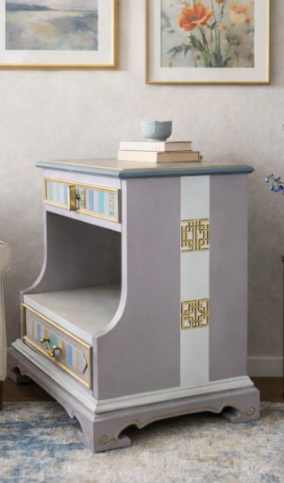Mobiletto/comodino dipinto a mano. Pezzo unico