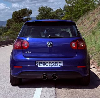 Volkswagen Golf R32